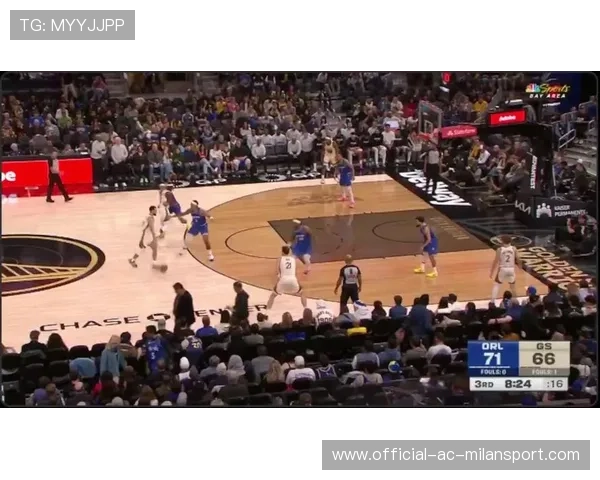 勇士库里后撤步三分再现丝滑手感